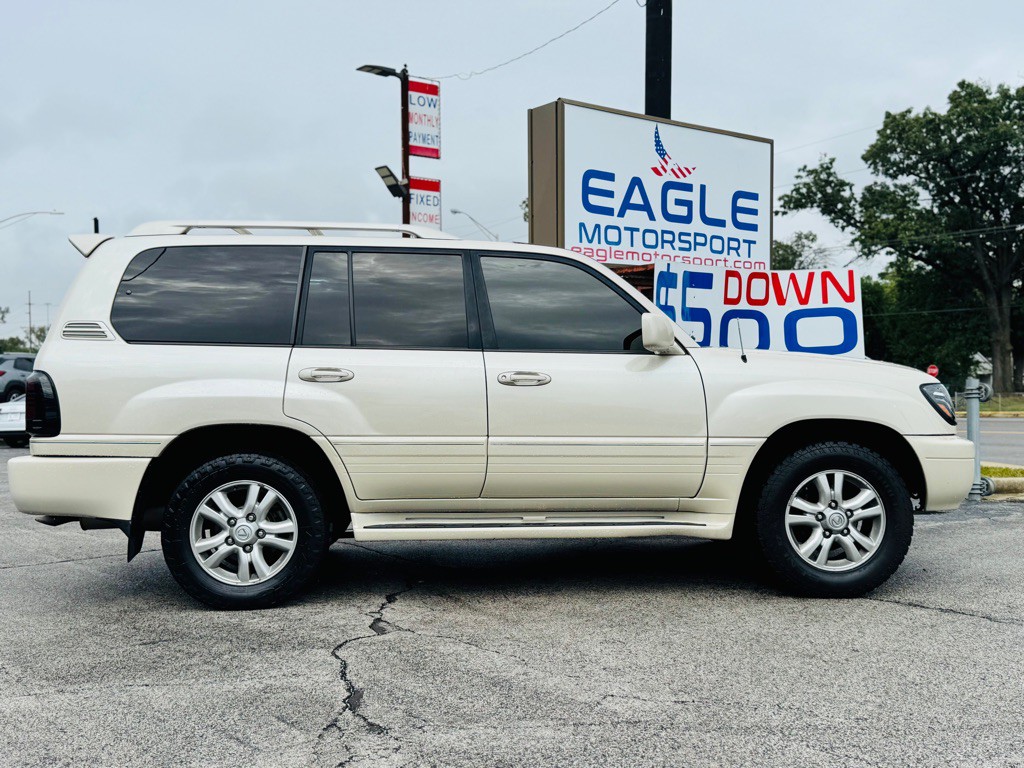 2004 Lexus LX Image 8