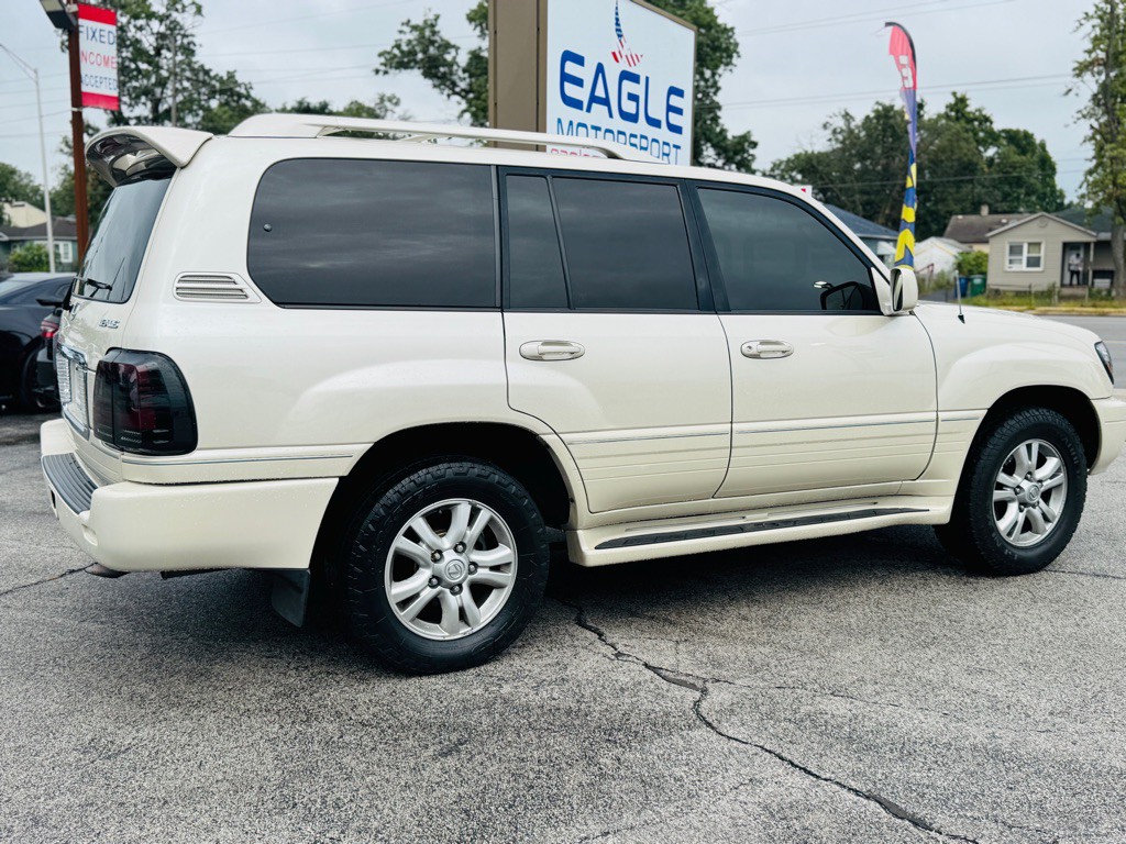 2004 Lexus LX Image 10