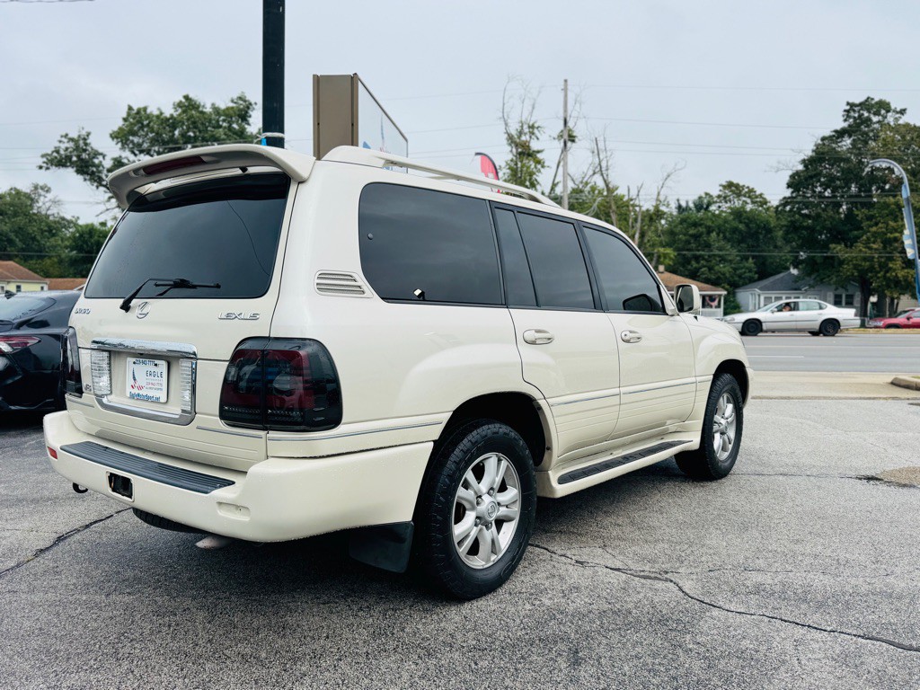 2004 Lexus LX Image 11
