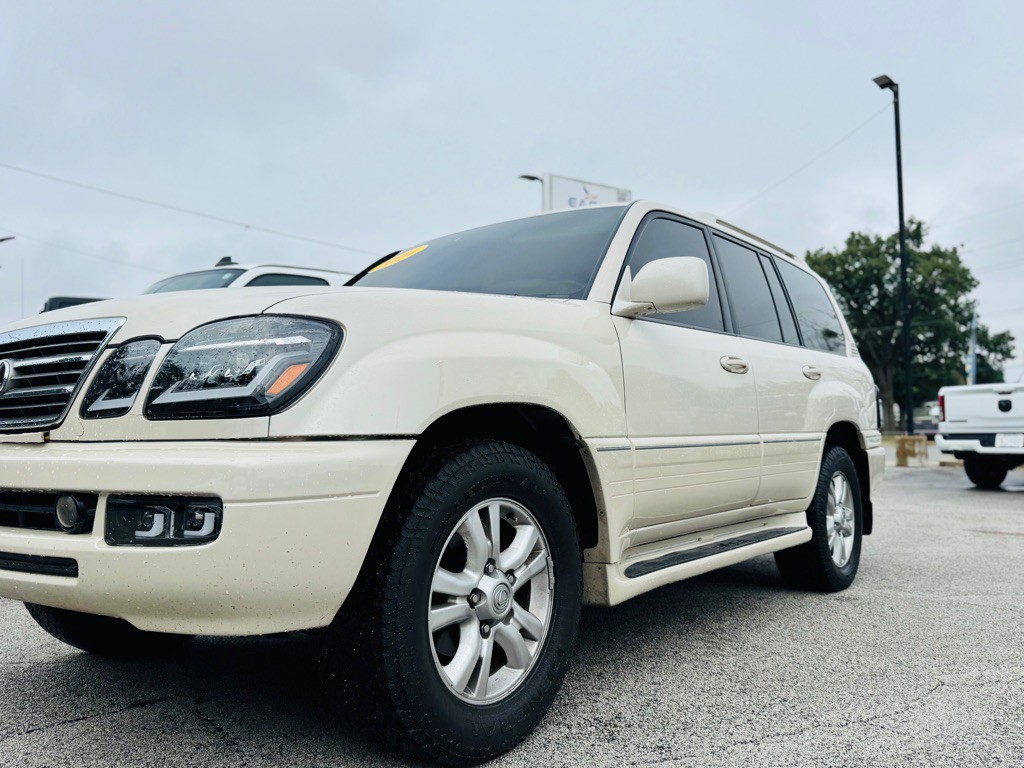 2004 Lexus LX Image 15