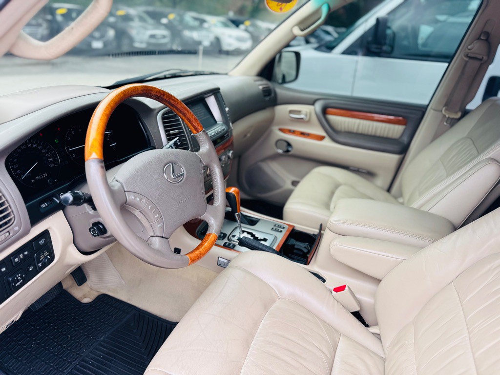 2004 Lexus LX Image 19
