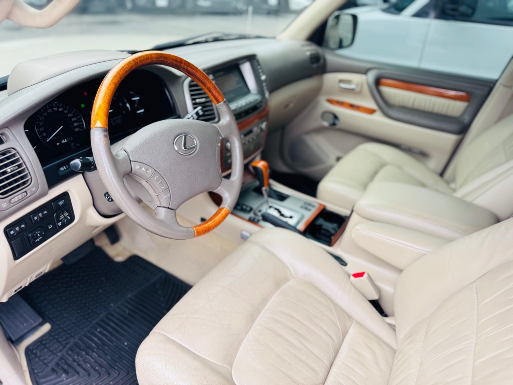 2004 Lexus LX Image 20
