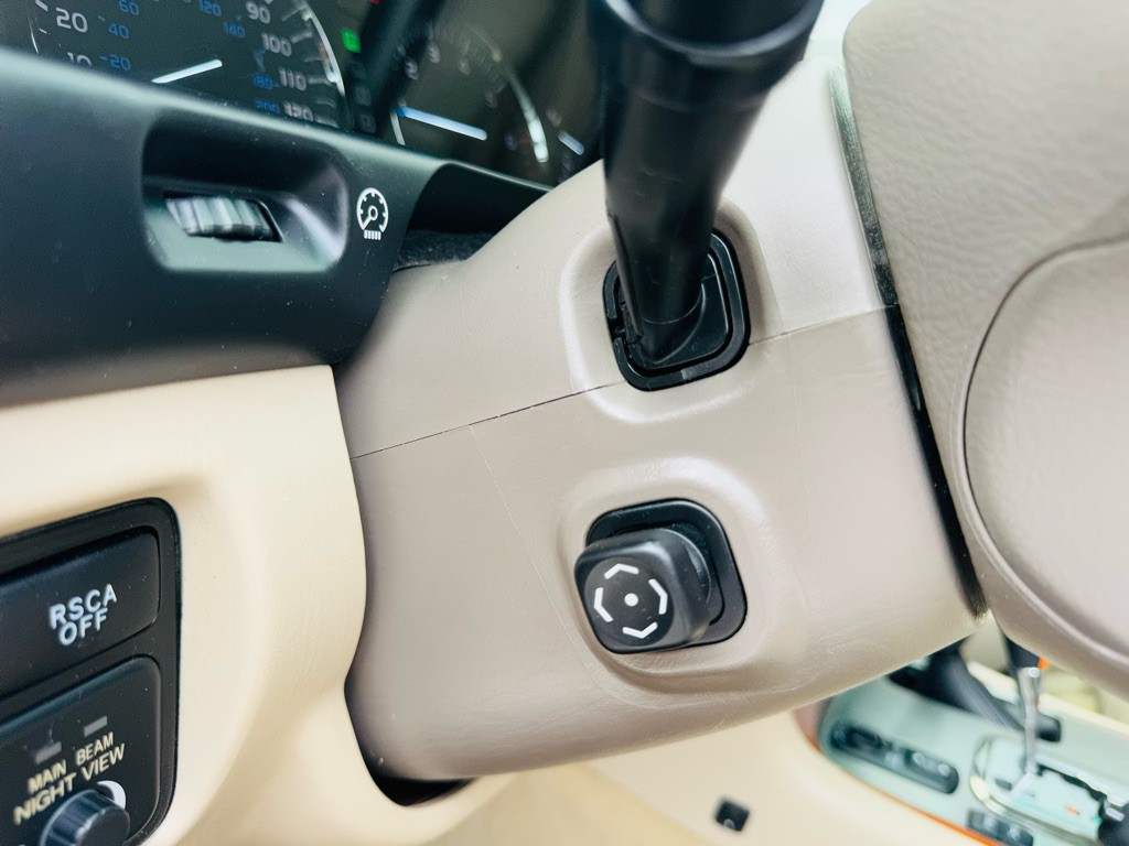2004 Lexus LX Image 22
