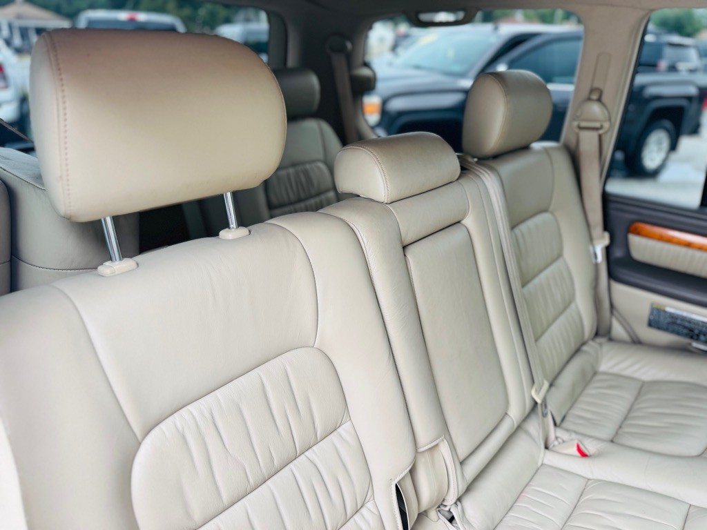 2004 Lexus LX Image 37