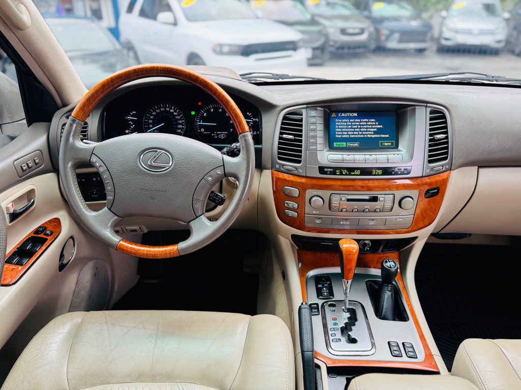 2004 Lexus LX Image 38