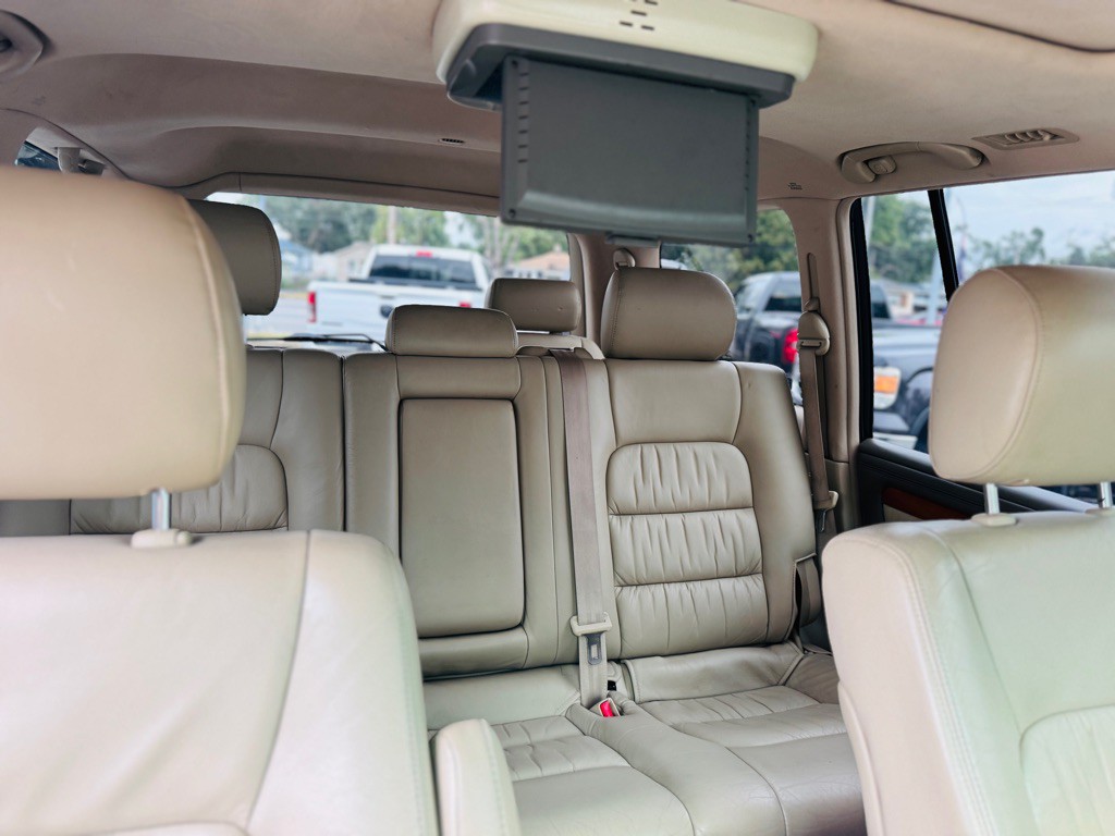 2004 Lexus LX Image 40