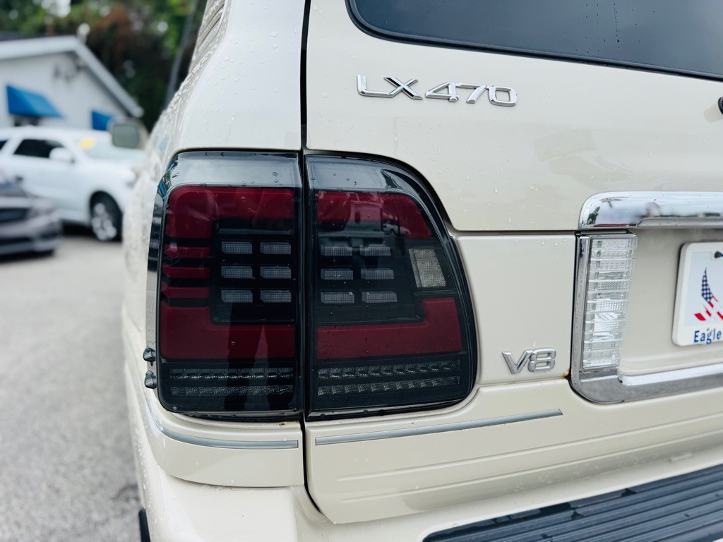 2004 Lexus LX Image 42