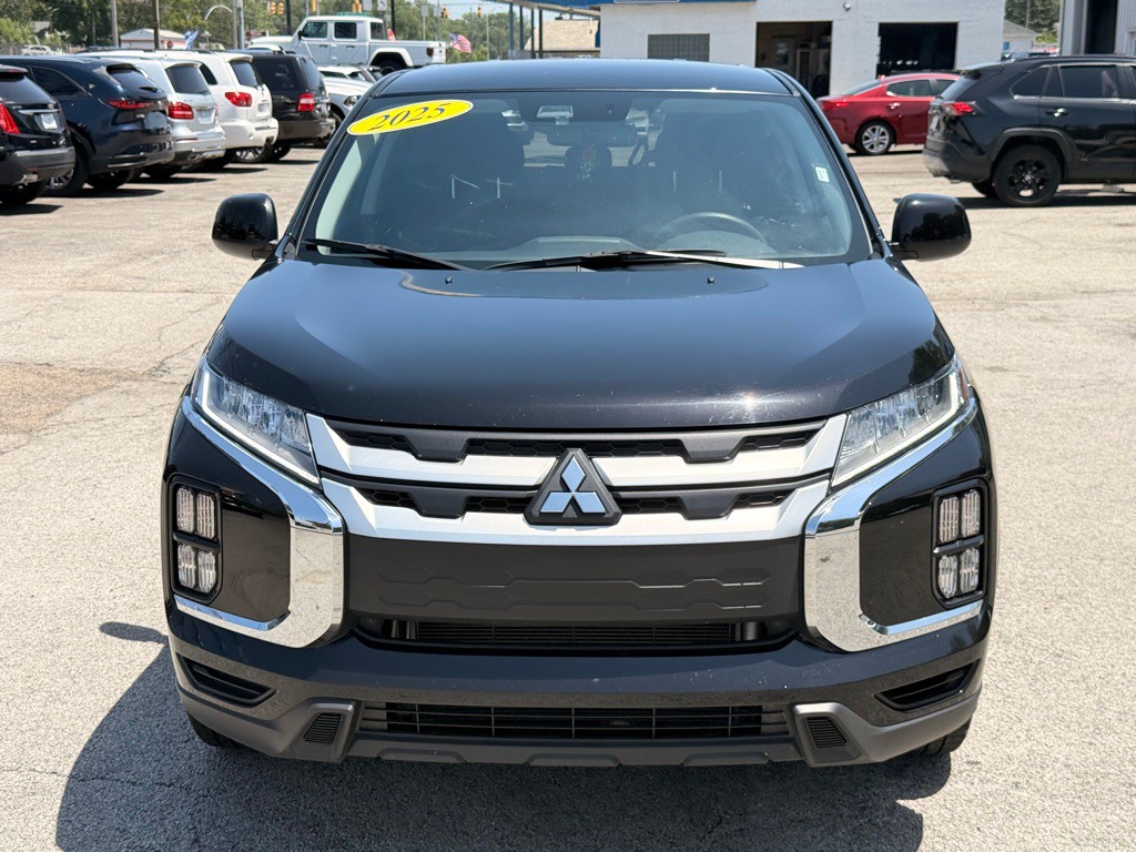 2025 Mitsubishi Outlander Image 13