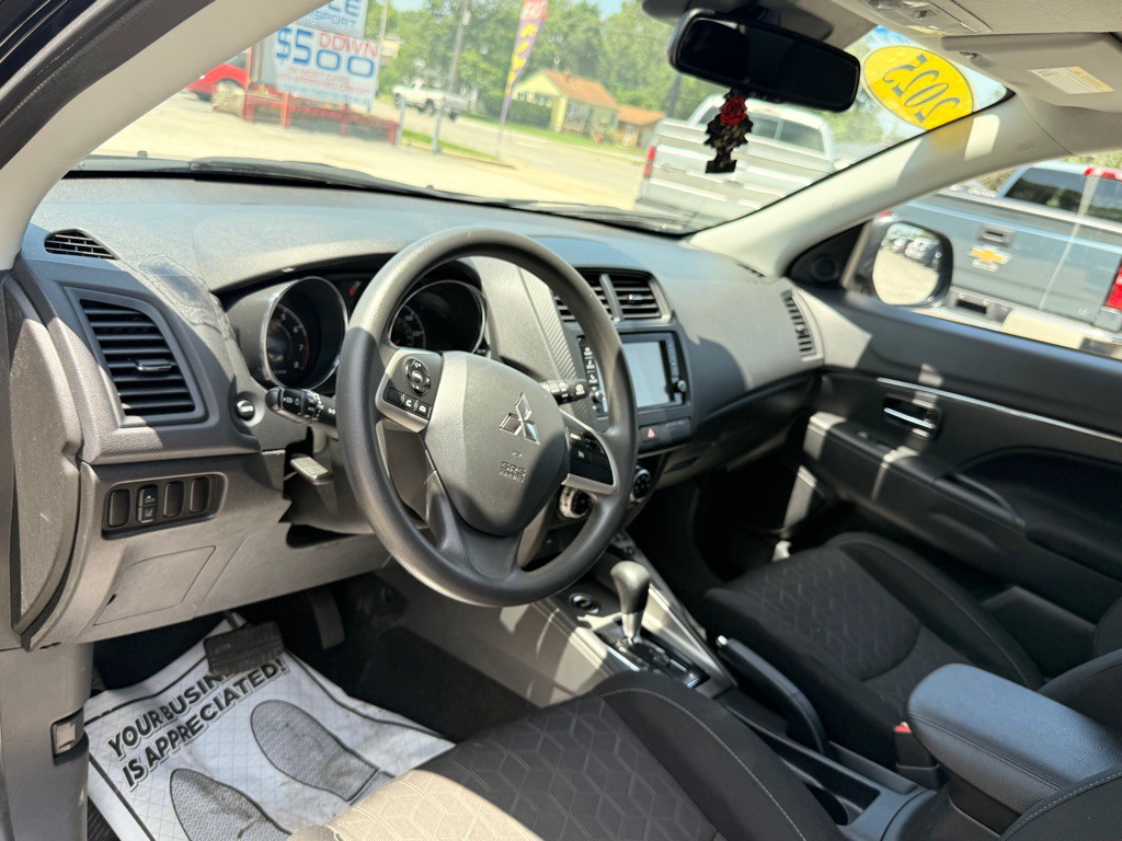 2025 Mitsubishi Outlander Image 15