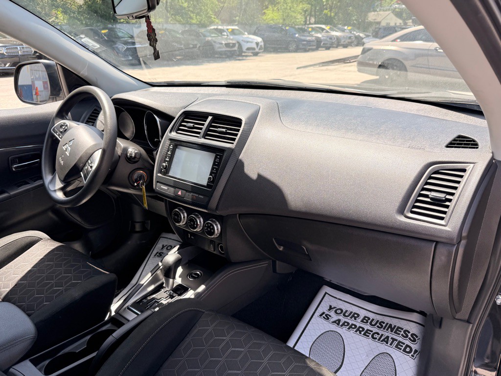 2025 Mitsubishi Outlander Image 18