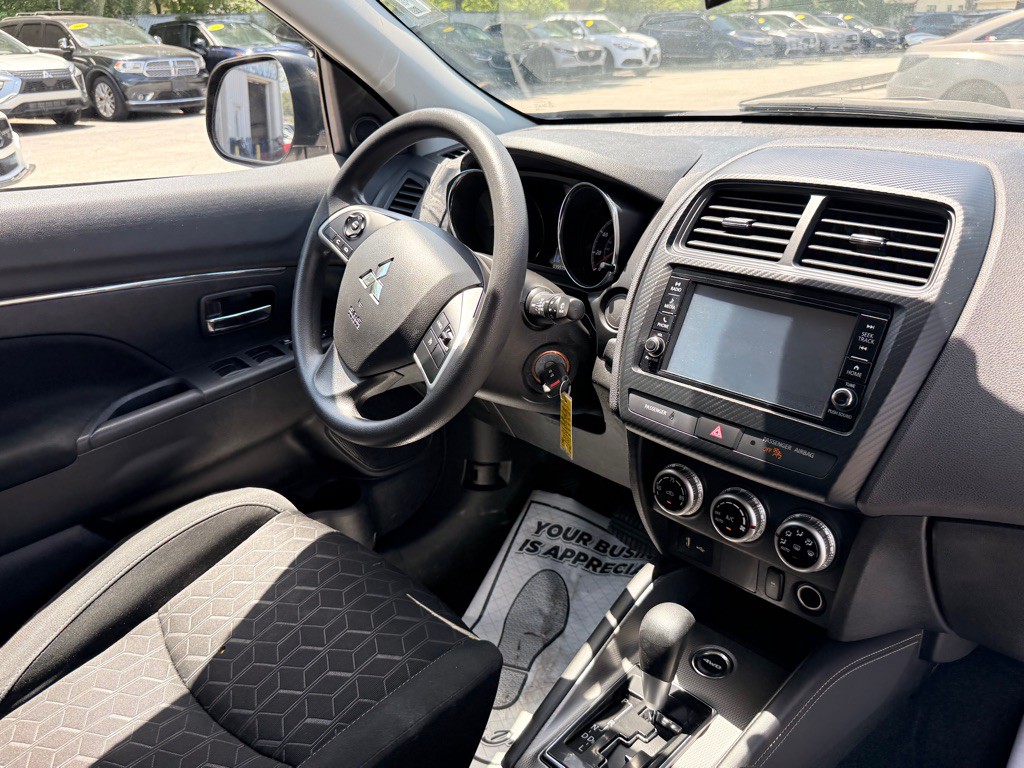 2025 Mitsubishi Outlander Image 19
