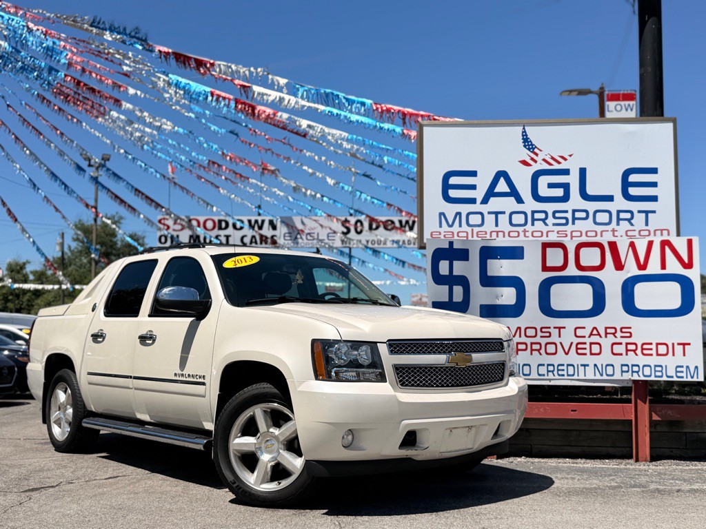 2013 Chevrolet Avalanche Image 1