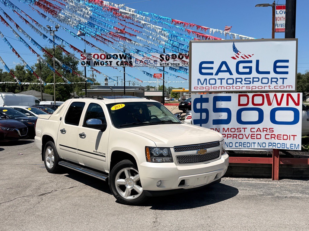 2013 Chevrolet Avalanche Image 2