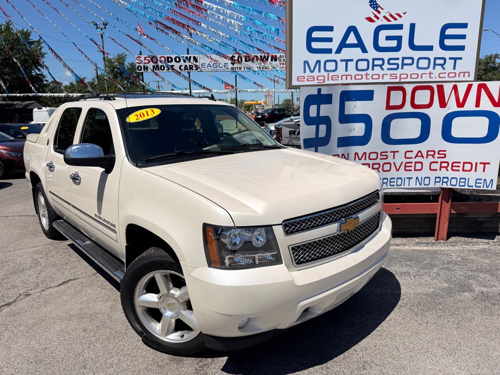 2013 Chevrolet Avalanche Image 3