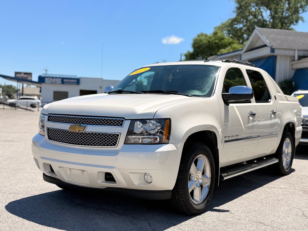 2013 Chevrolet Avalanche Image 14