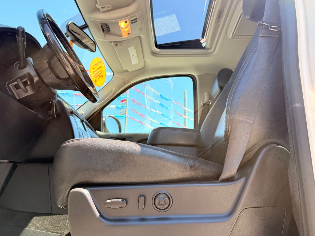 2013 Chevrolet Avalanche Image 18