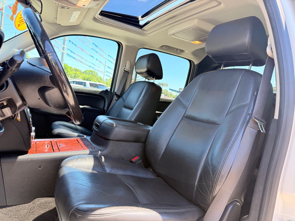 2013 Chevrolet Avalanche Image 19