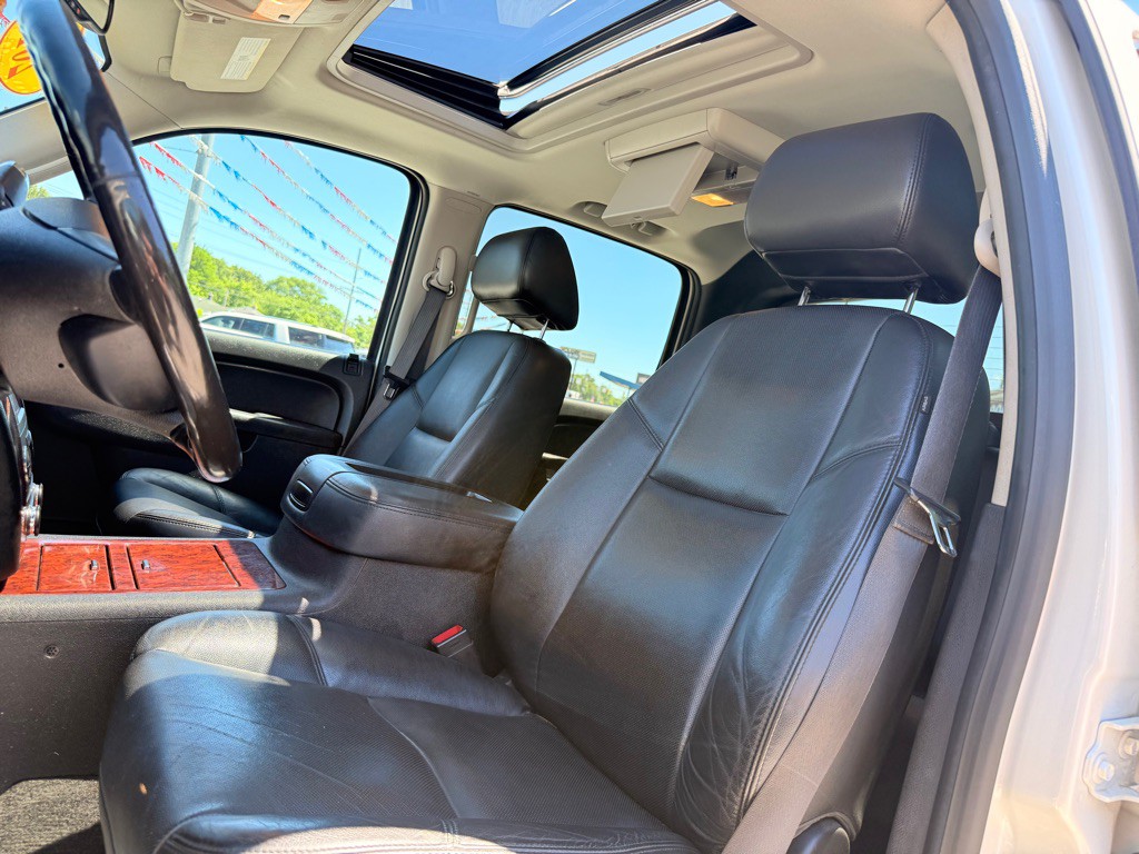 2013 Chevrolet Avalanche Image 20