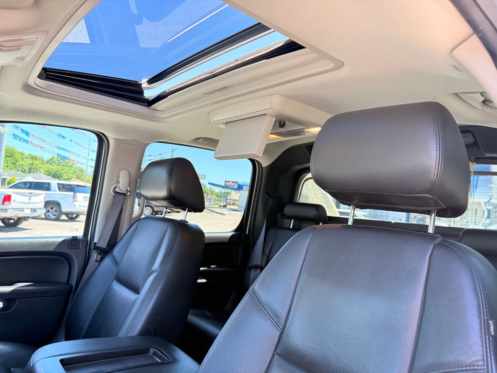 2013 Chevrolet Avalanche Image 21