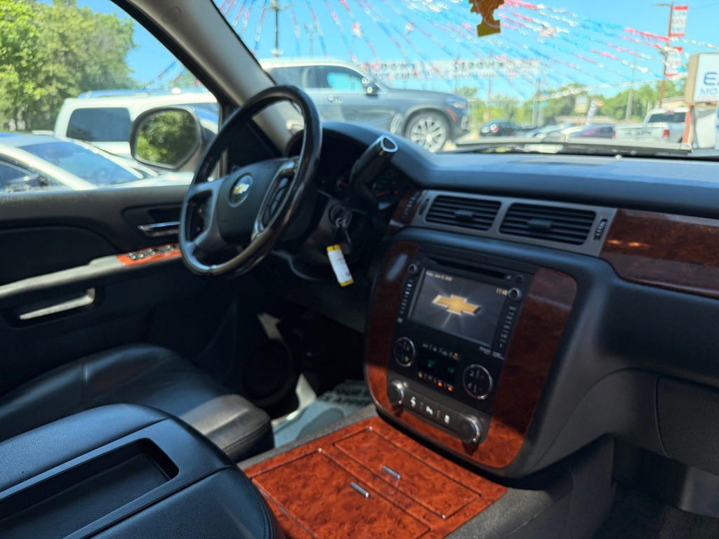 2013 Chevrolet Avalanche Image 24