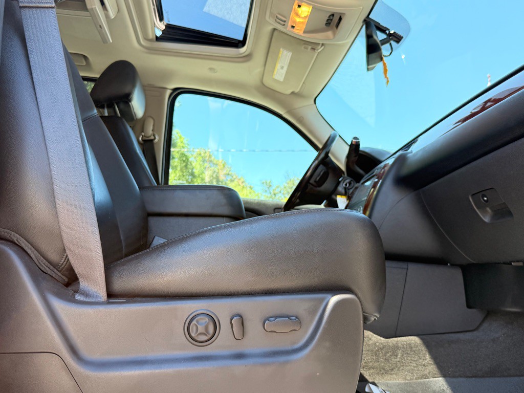 2013 Chevrolet Avalanche Image 25