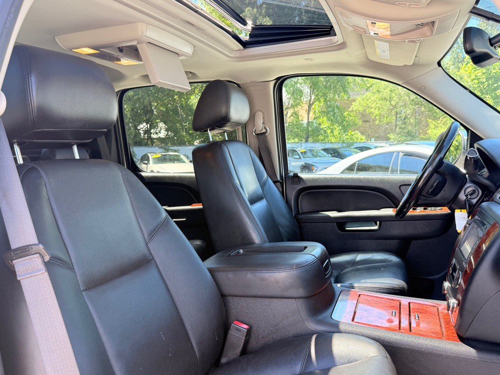 2013 Chevrolet Avalanche Image 26