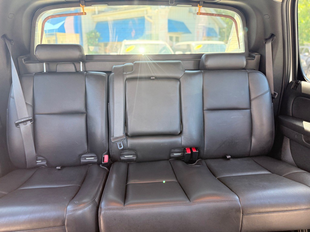 2013 Chevrolet Avalanche Image 28