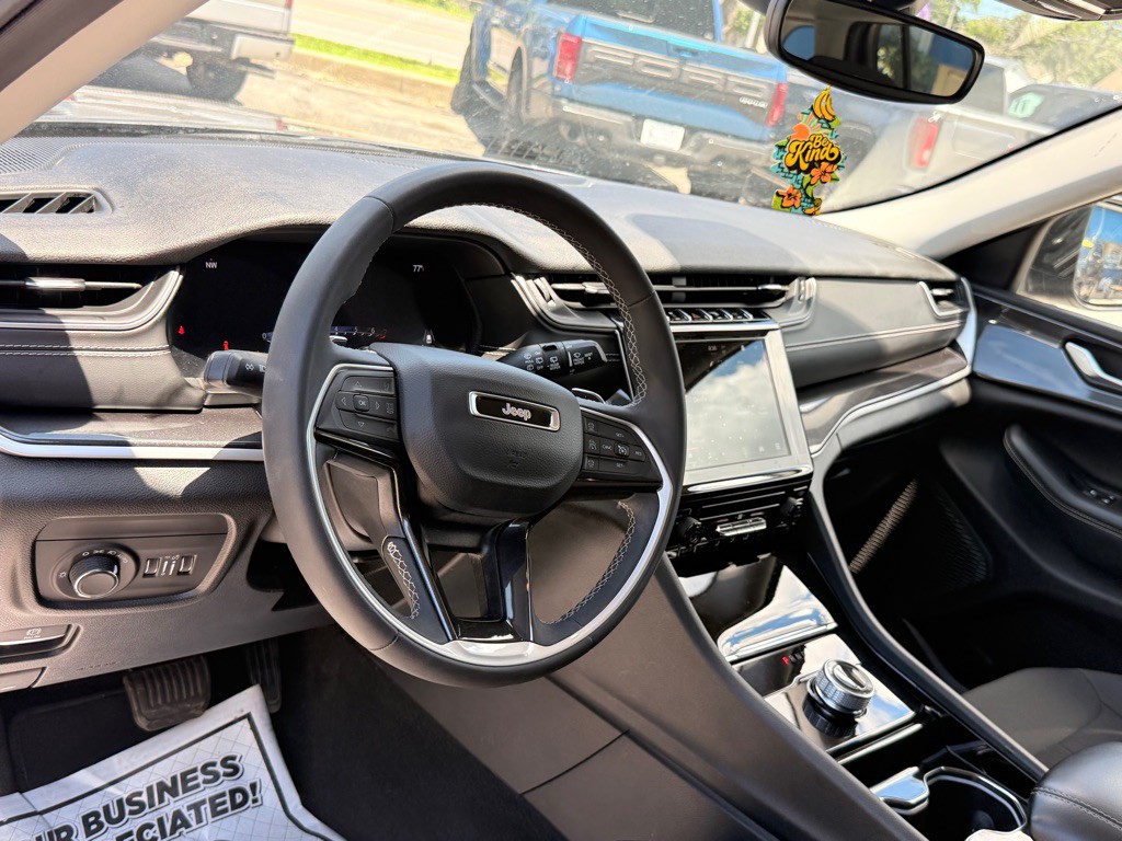 2023 Jeep Grand Cherokee Image 16