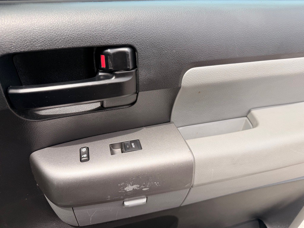 2012 Toyota Sequoia Image 17
