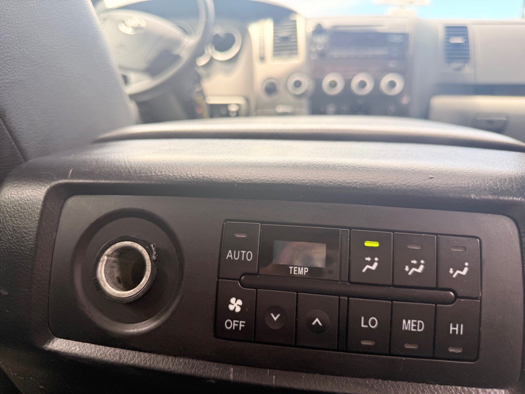 2012 Toyota Sequoia Image 23