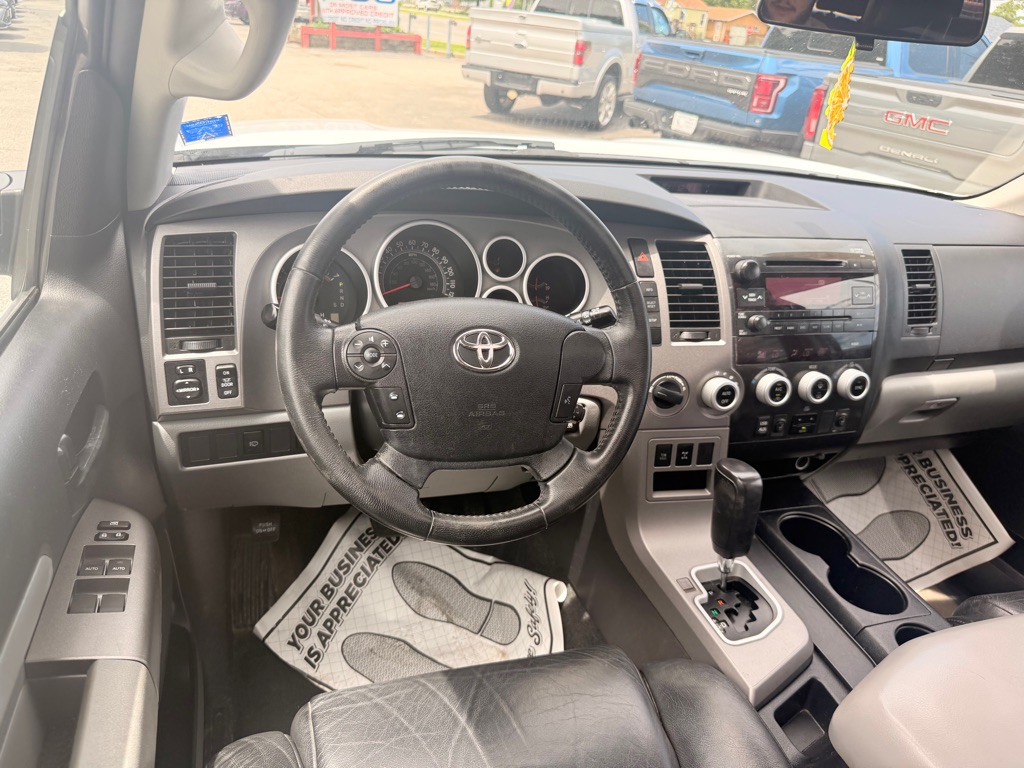2012 Toyota Sequoia Image 26