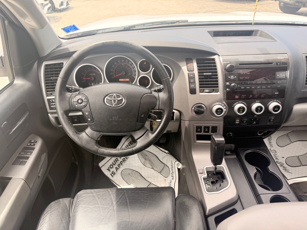 2012 Toyota Sequoia Image 27