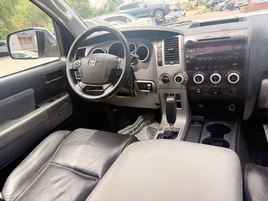 2012 Toyota Sequoia Image 28