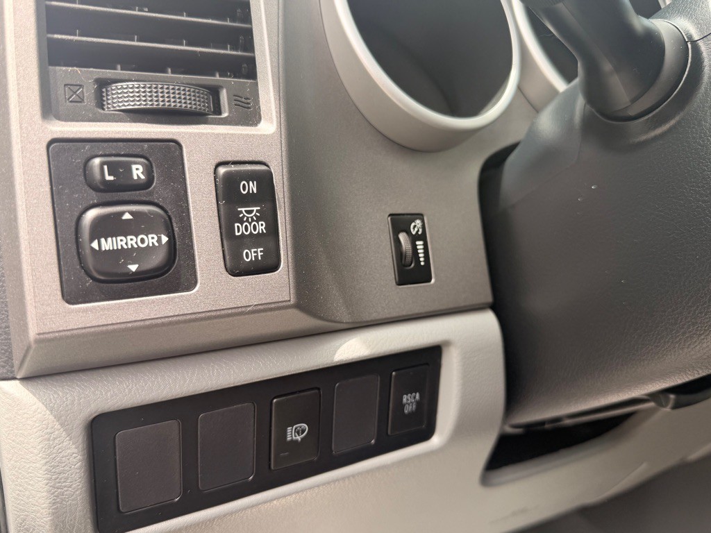 2012 Toyota Sequoia Image 29