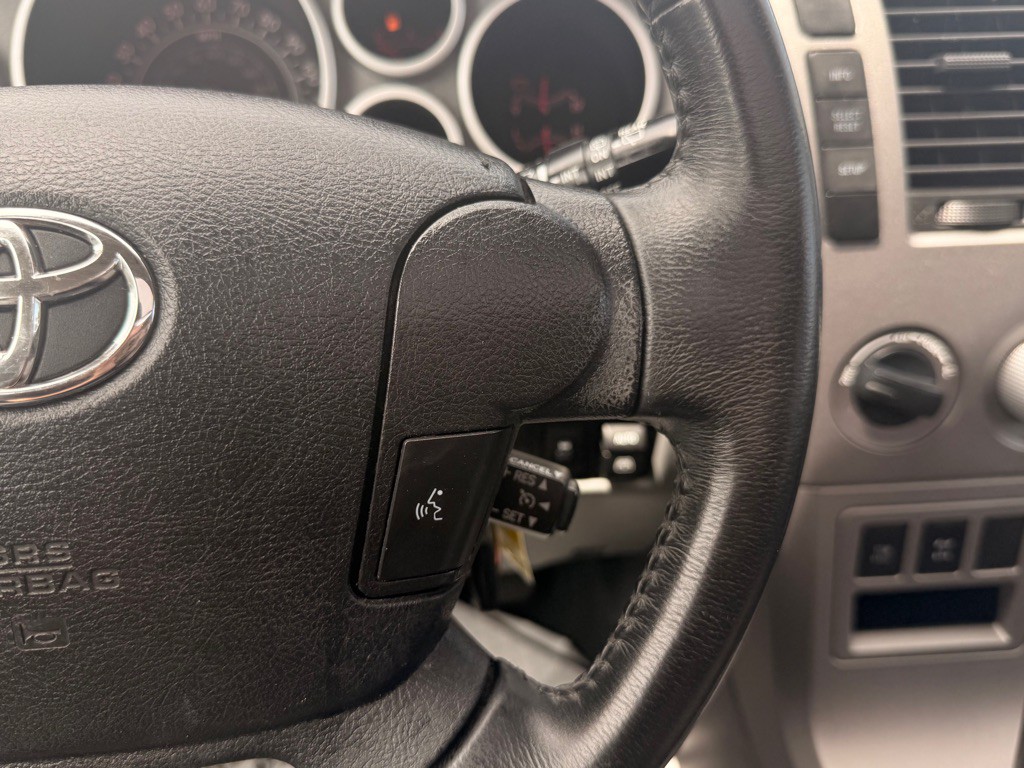 2012 Toyota Sequoia Image 32