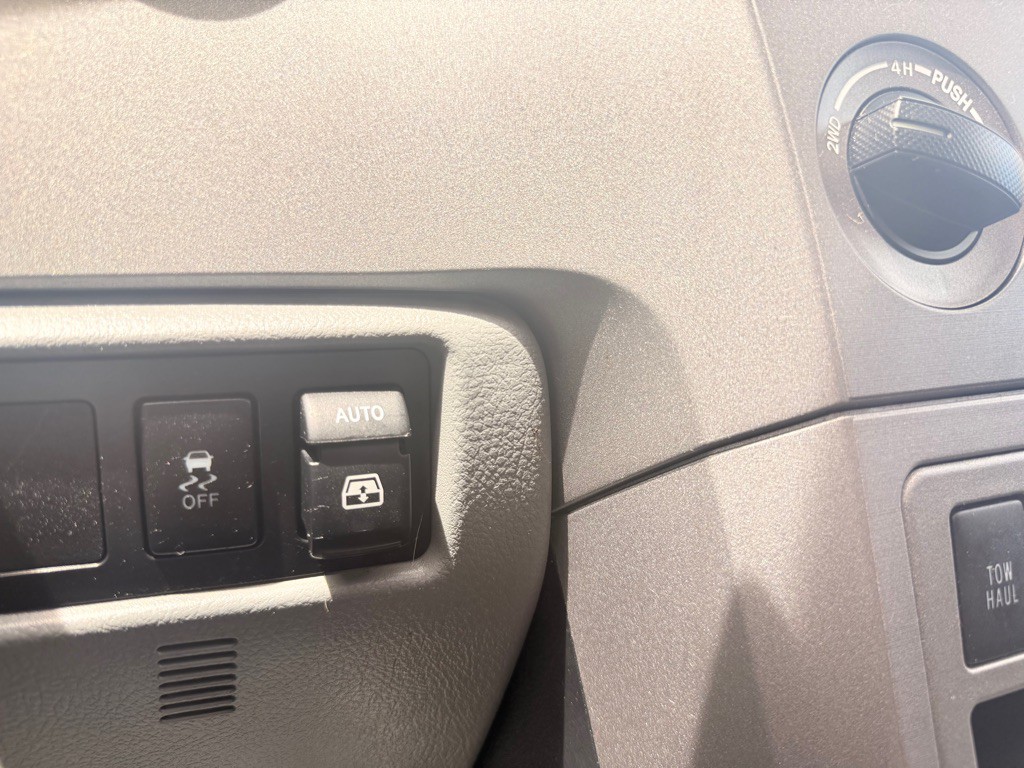 2012 Toyota Sequoia Image 33