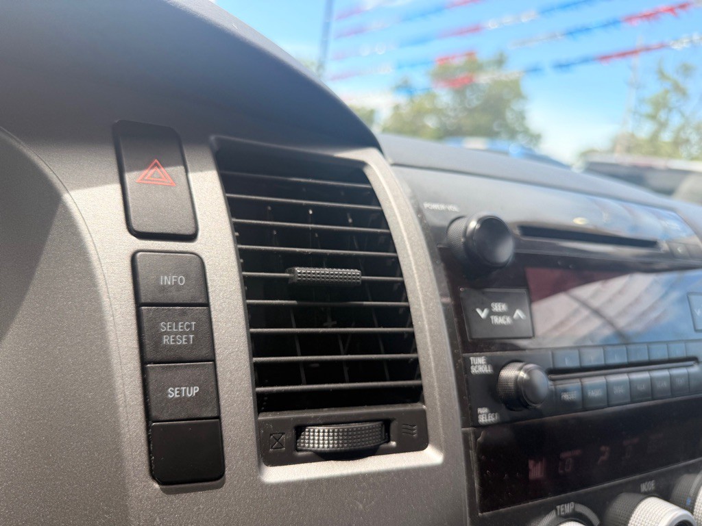 2012 Toyota Sequoia Image 34