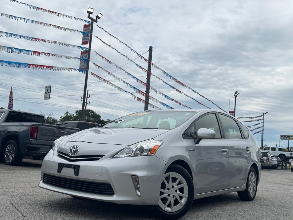 2013 Toyota Prius Image 8