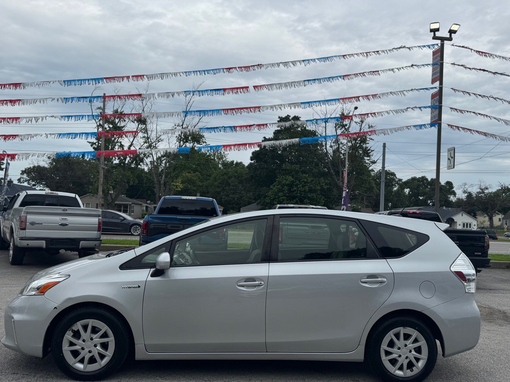 2013 Toyota Prius Image 10