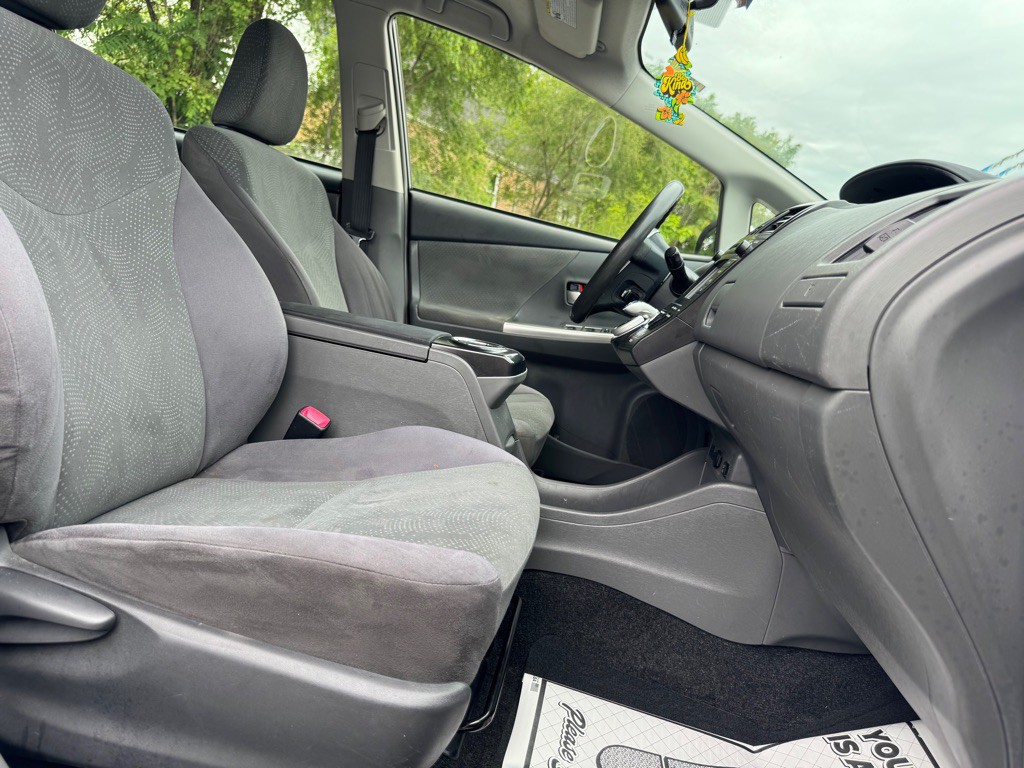 2013 Toyota Prius Image 15