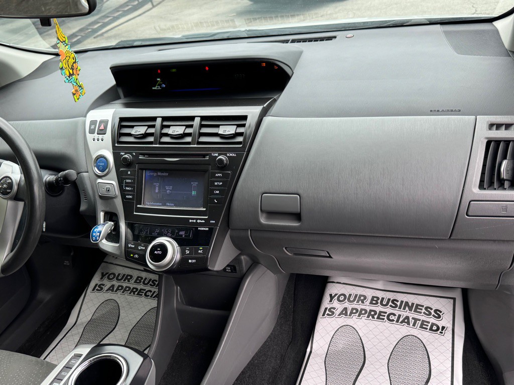 2013 Toyota Prius Image 16