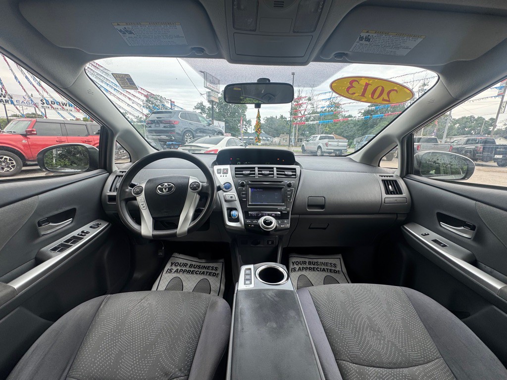 2013 Toyota Prius Image 17