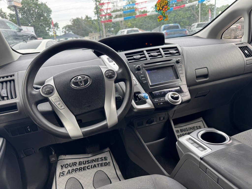 2013 Toyota Prius Image 18