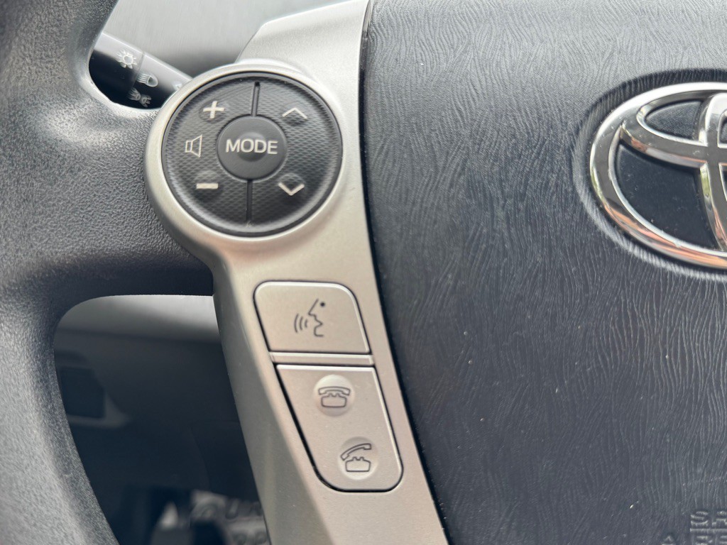 2013 Toyota Prius Image 24