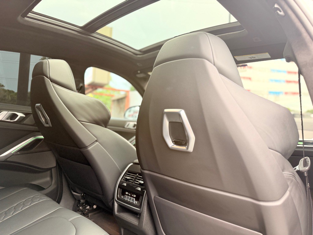 2025 BMW X6 Image 46