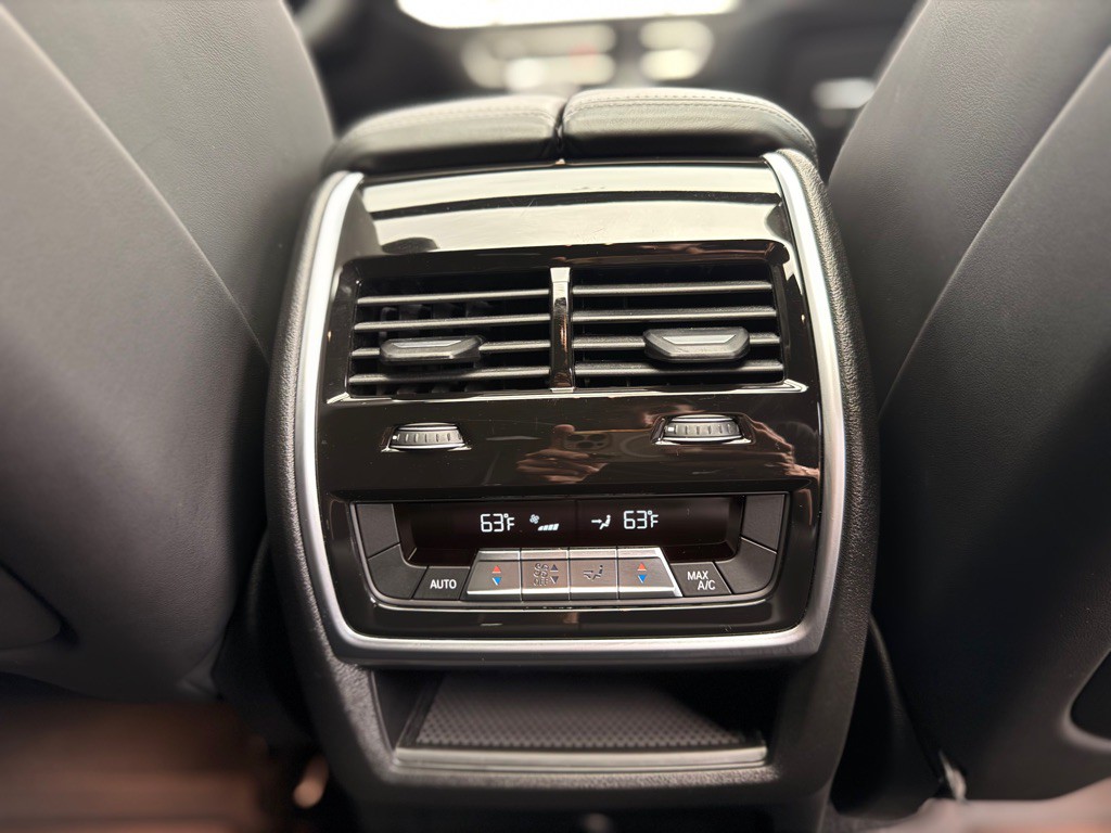 2025 BMW X6 Image 48