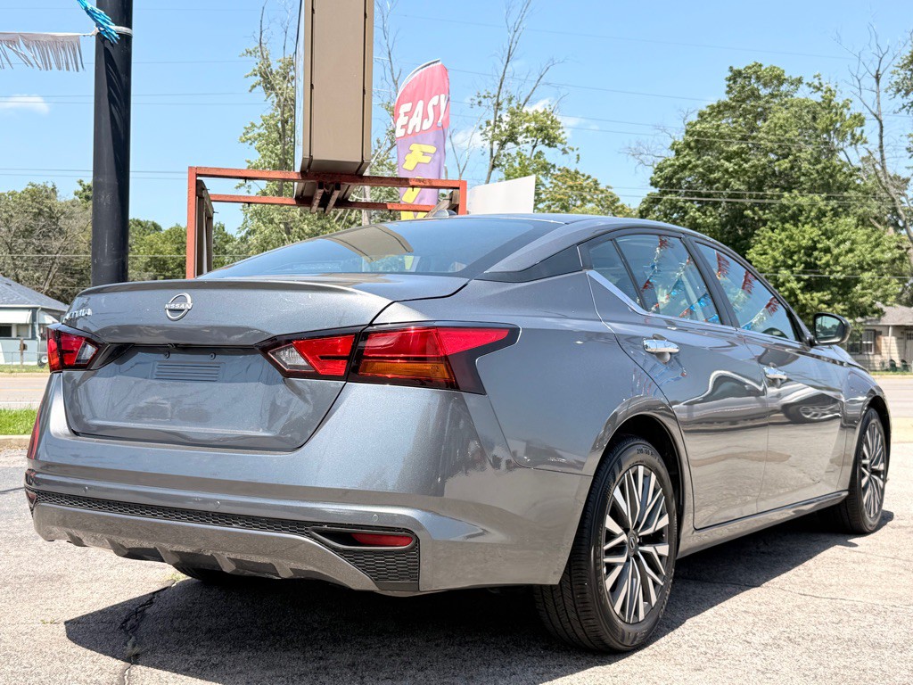 2025 Nissan Altima Image 7