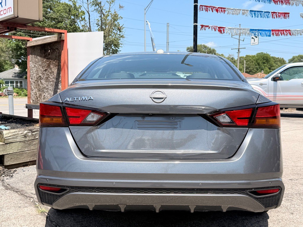 2025 Nissan Altima Image 8