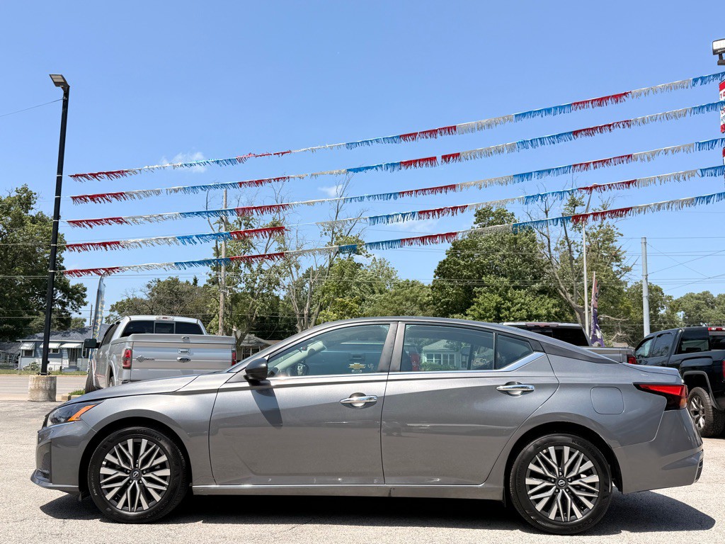 2025 Nissan Altima Image 10