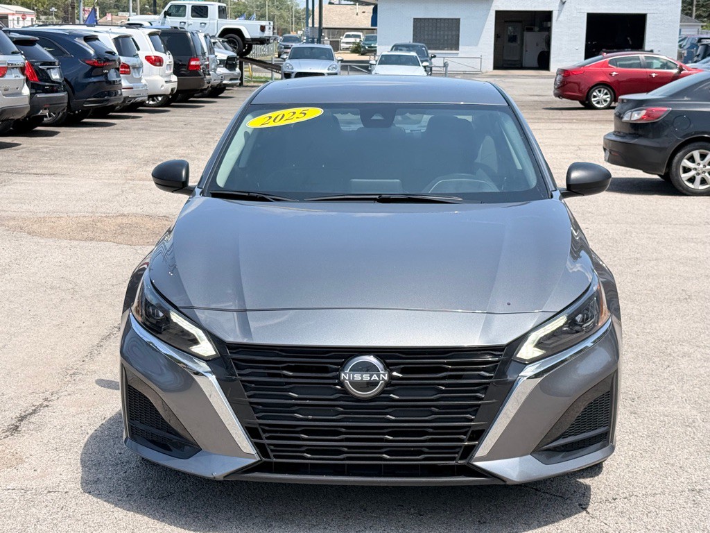 2025 Nissan Altima Image 13